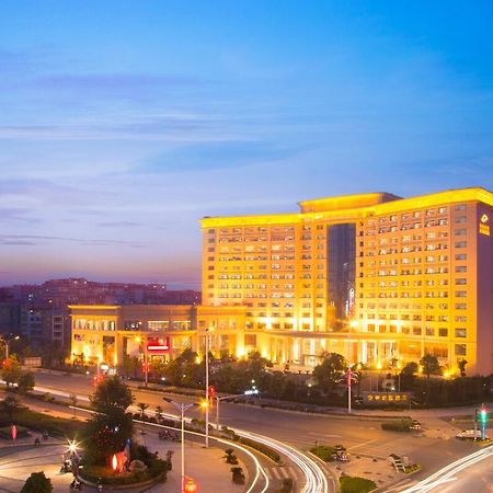The Grand Plaza Hotel Ji'an  Exterior foto